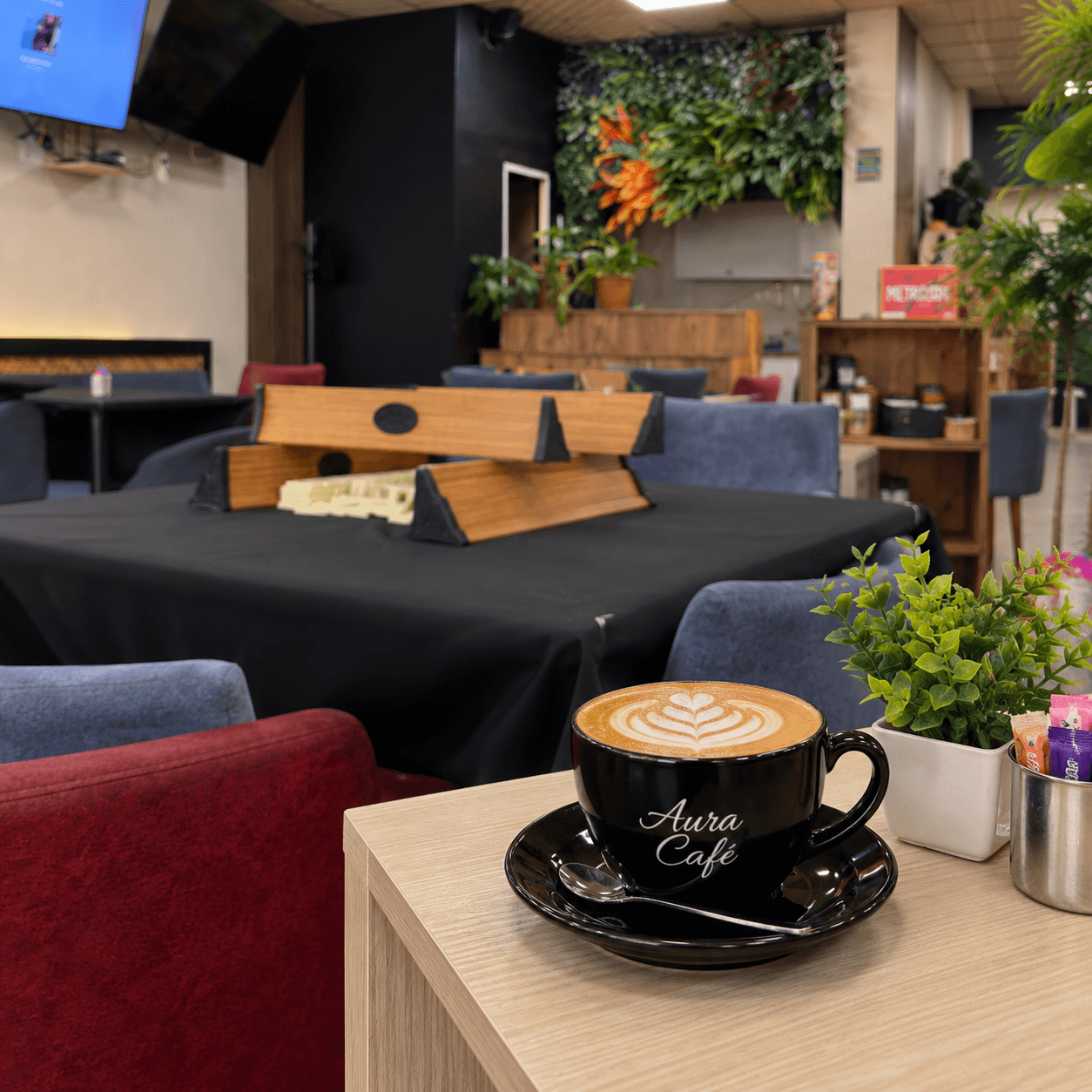 Aura Cafe'de servis edilen sıcak kahve