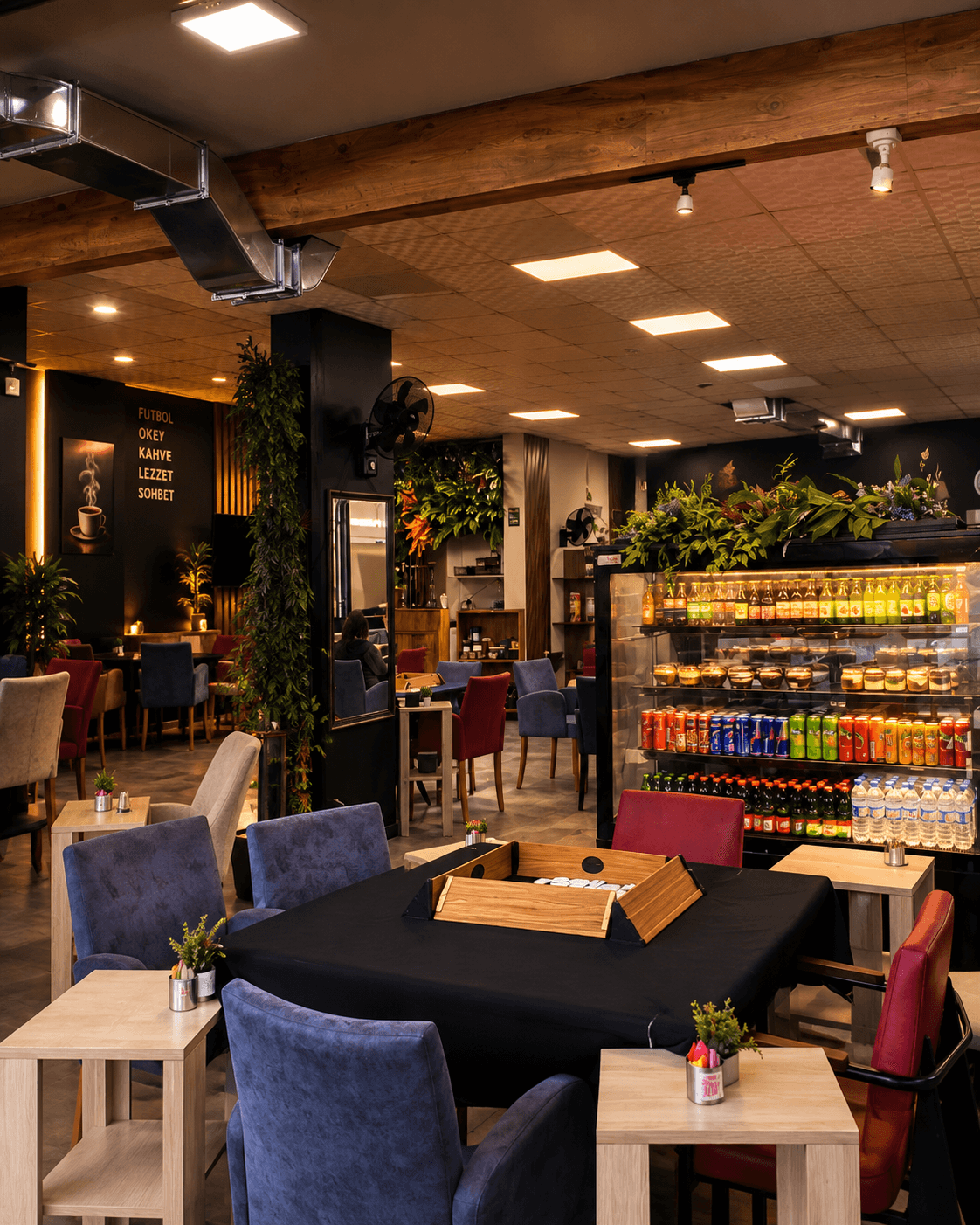 Aura Cafe'de akşam atmosferi