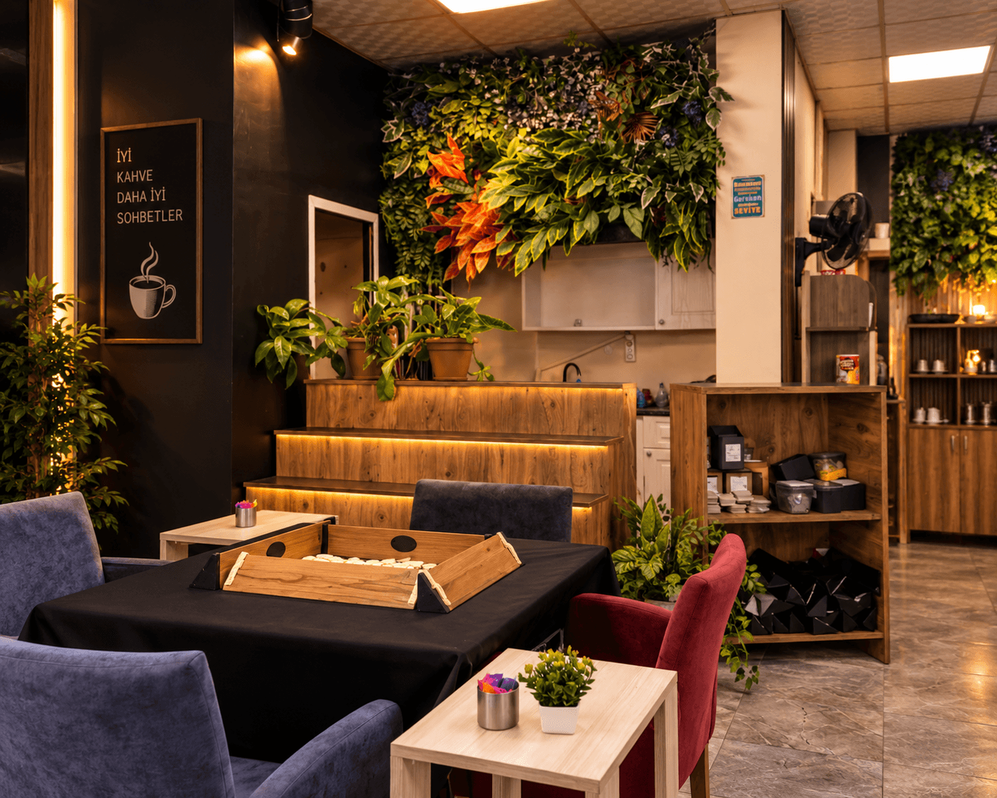 Aura Cafe iç mekanından bir kare